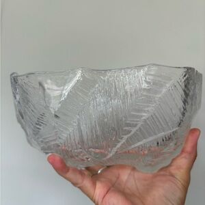 Vintage 1970s thick glass Elegant Clear Glass Leaf Bowl